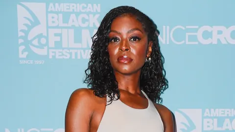 曼联力追德甲新锐西蒙斯，意图接替B哥，转会费用高昂