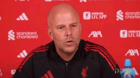 欧足联主席切费林与老佛爷同观皇马拜仁对决